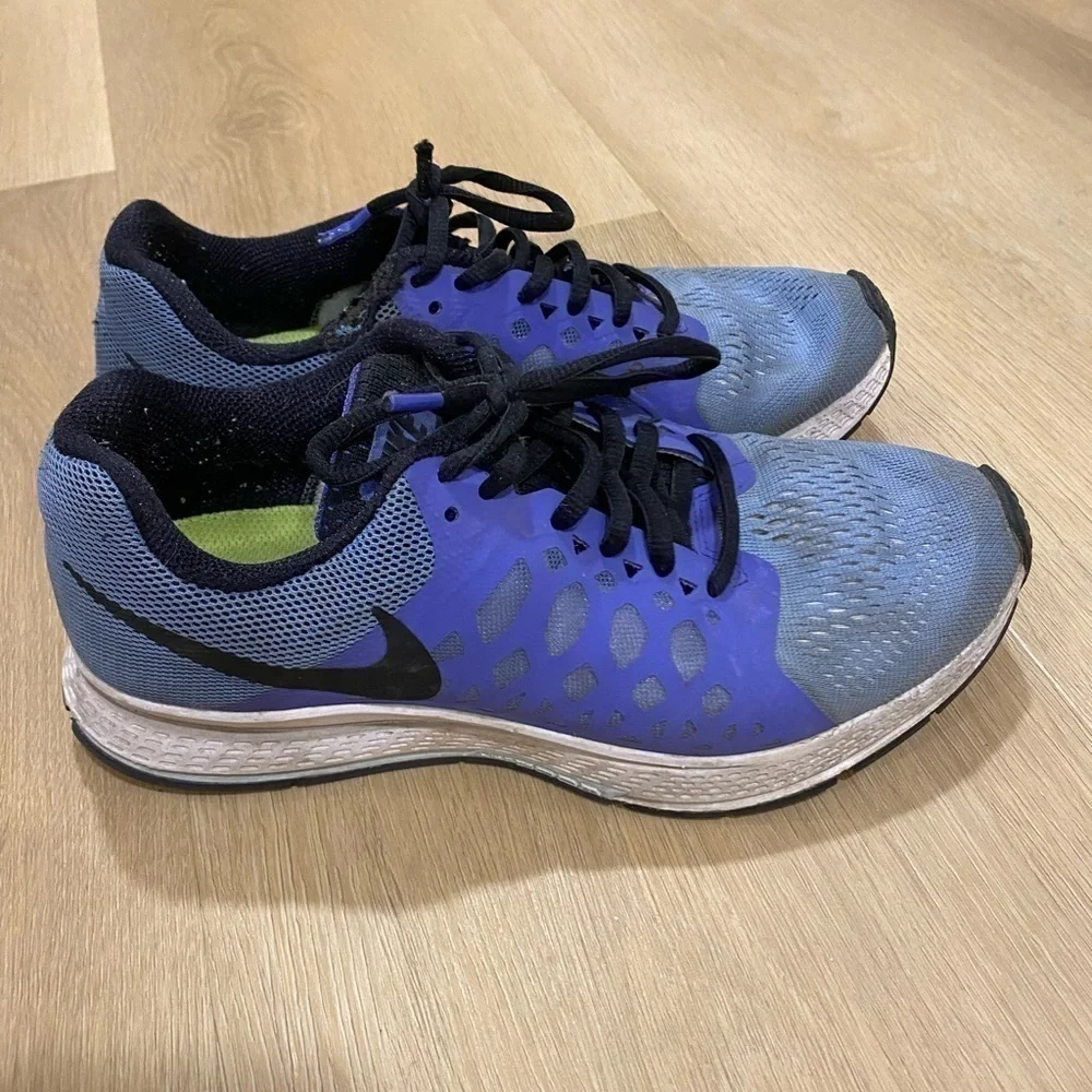 NIKE PURPLE ATHLETIC SHOES SIZE 7
